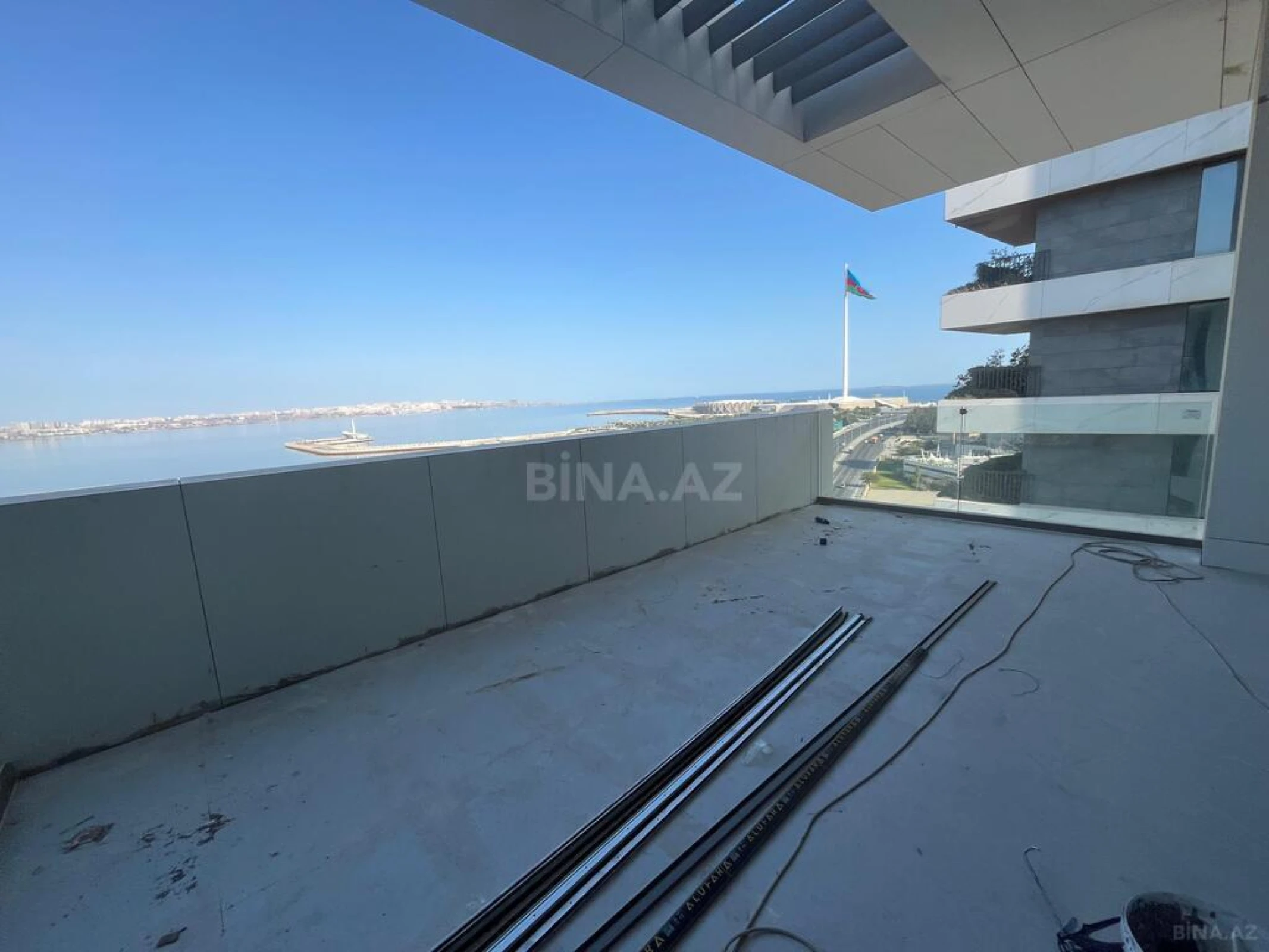 Satılır 5 otaqlı mənzil 527 m²