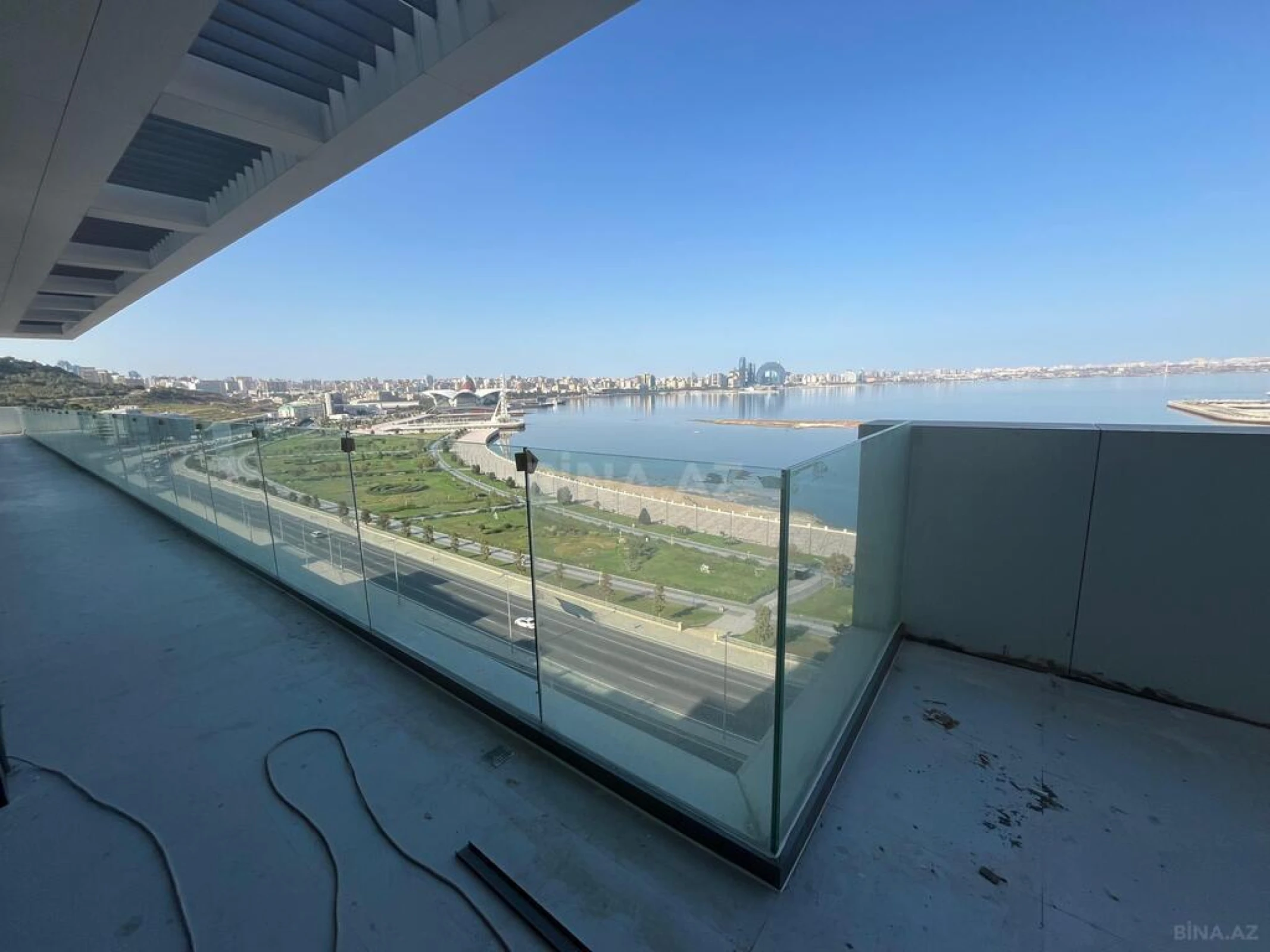 Satılır 5 otaqlı mənzil 527 m²