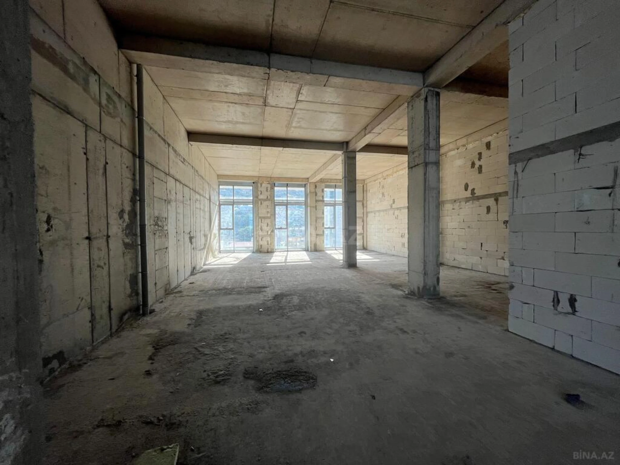 Satılır 5 otaqlı mənzil 527 m²