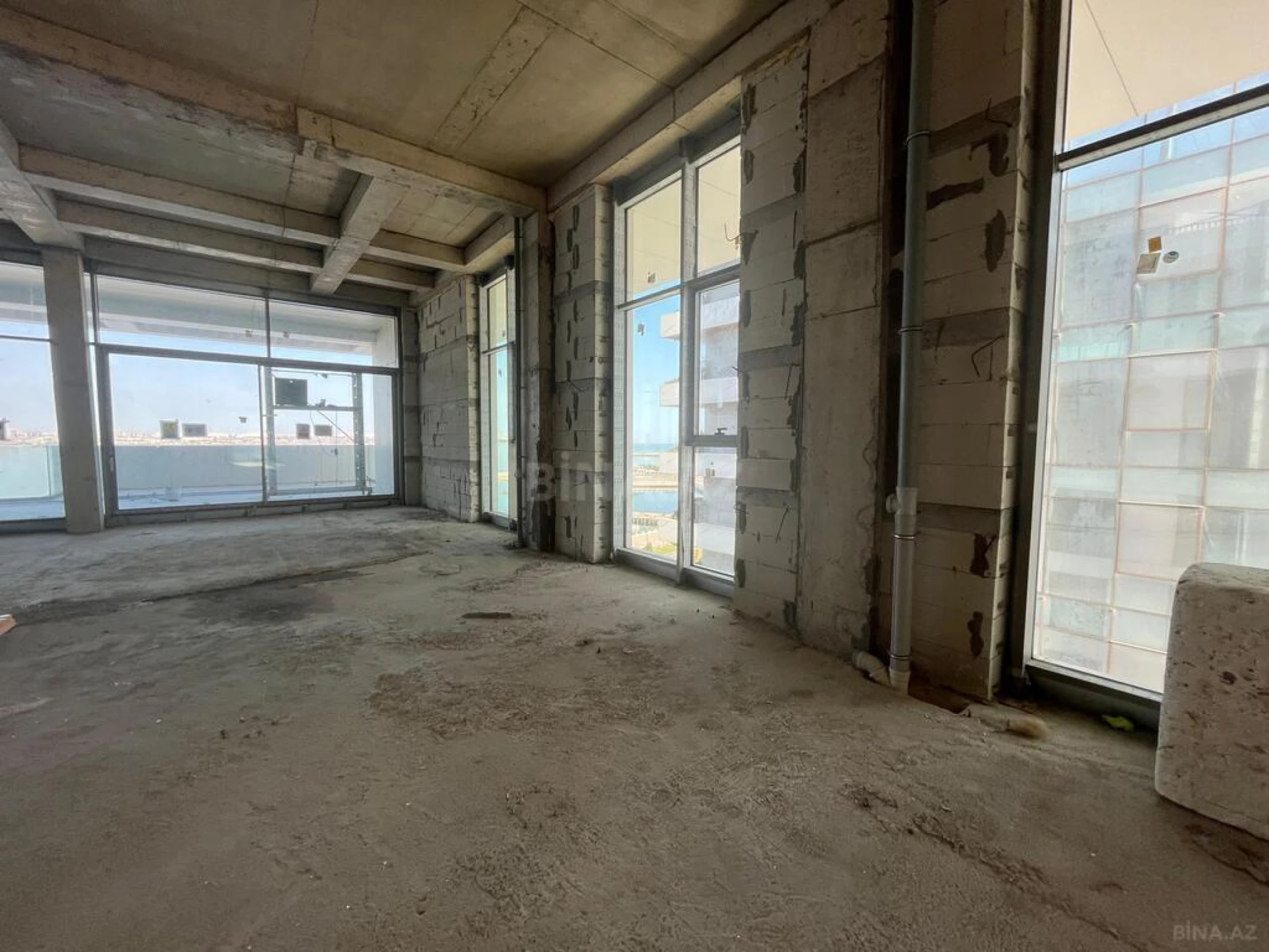 Satılır 5 otaqlı mənzil 527 m²