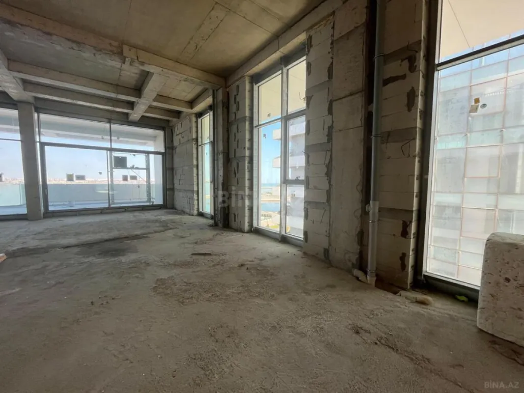 Satılır 5 otaqlı mənzil 527 m²