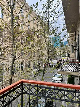 Satılır 3 otaqlı mənzil 140 m²