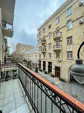 Satılır 3 otaqlı mənzil 140 m²