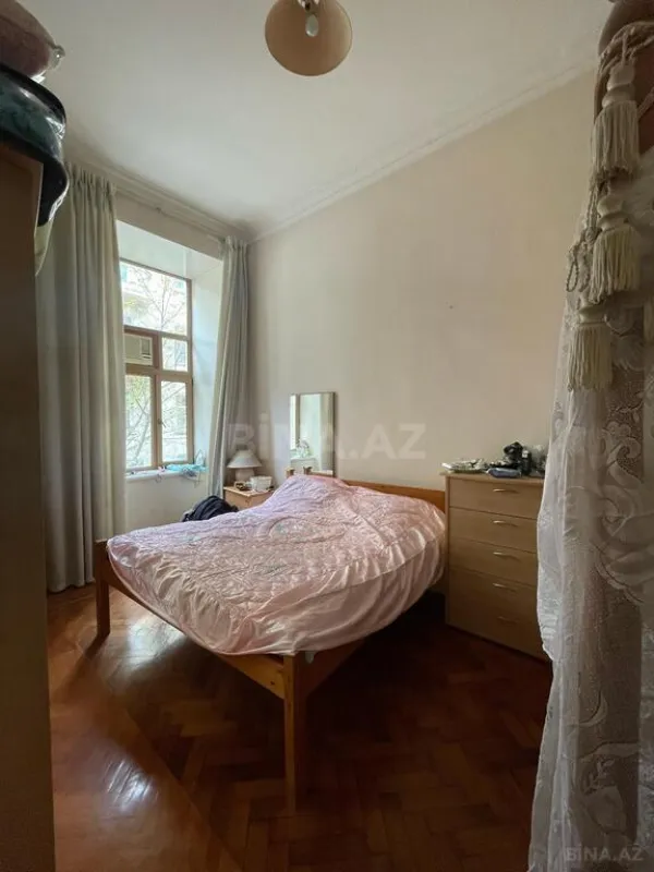 Satılır 3 otaqlı mənzil 140 m²
