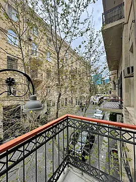 Satılır 3 otaqlı mənzil 140 m²