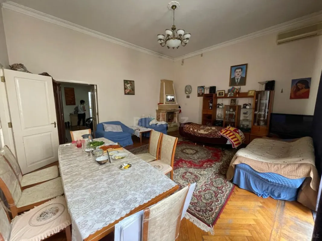 Satılır 3 otaqlı mənzil 140 m²