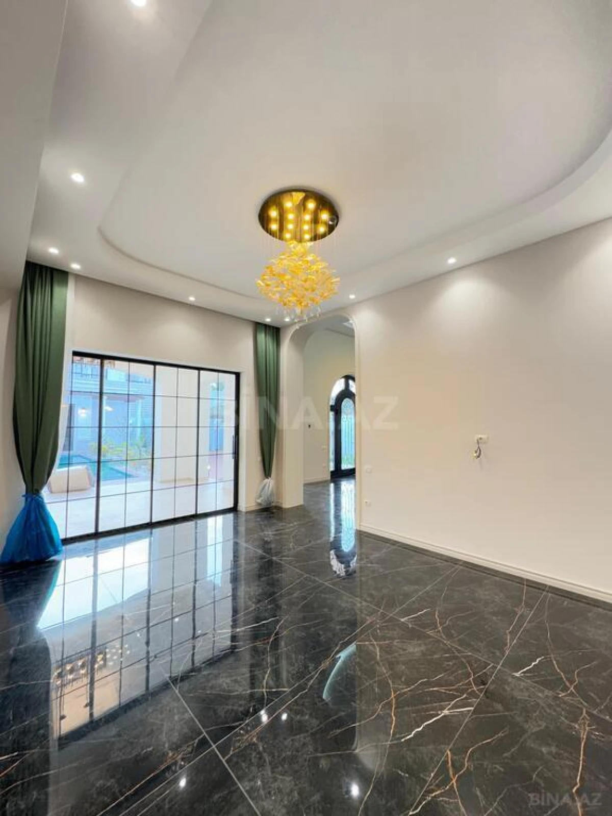 Satılır 6 otaqlı həyət evi 350 m²