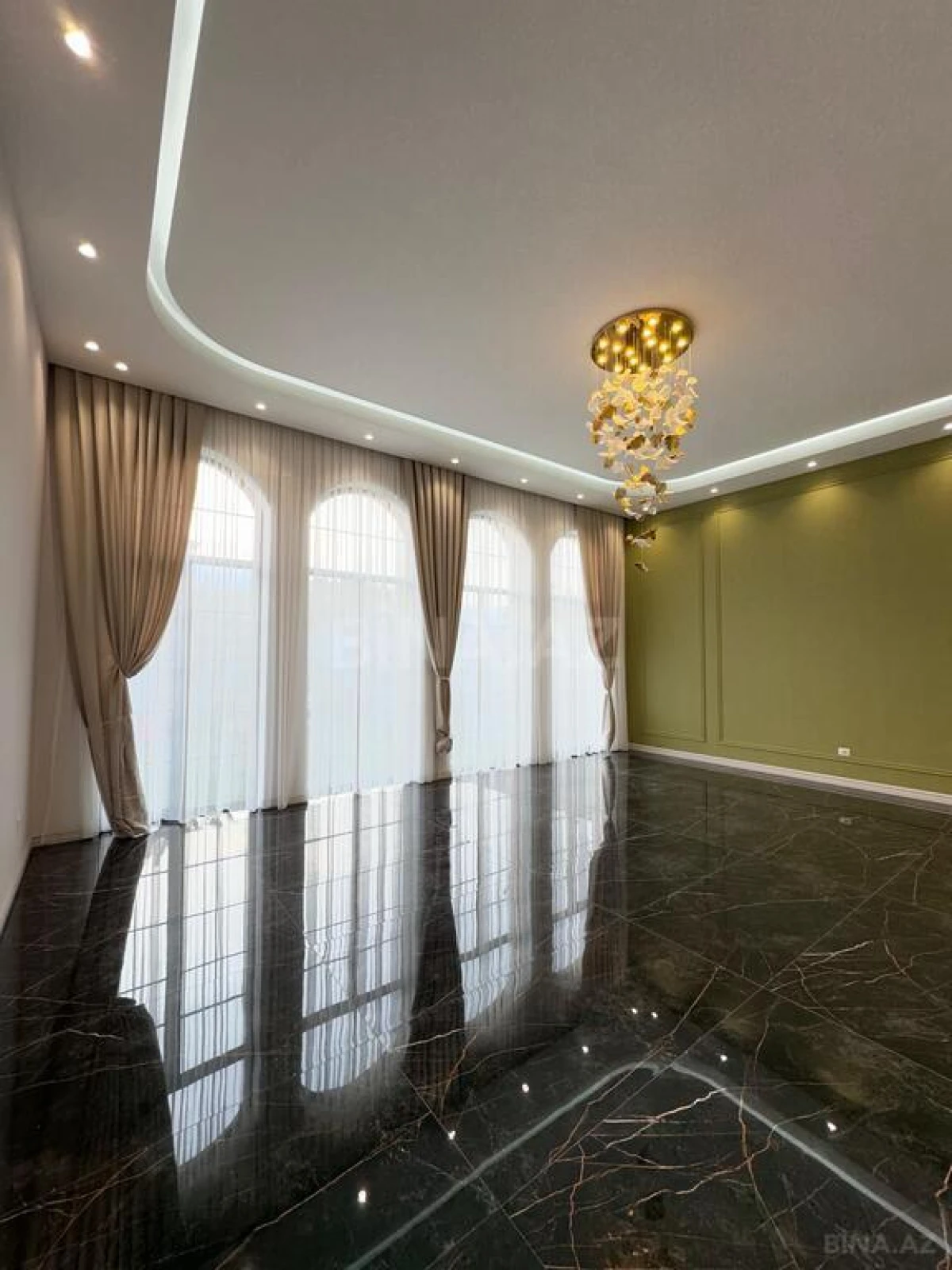 Satılır 6 otaqlı həyət evi 350 m²
