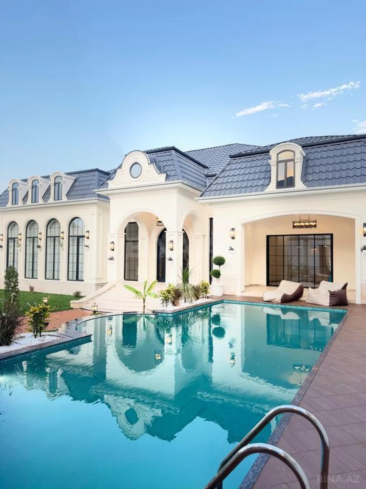 Satılır 6 otaqlı həyət evi 350 m²