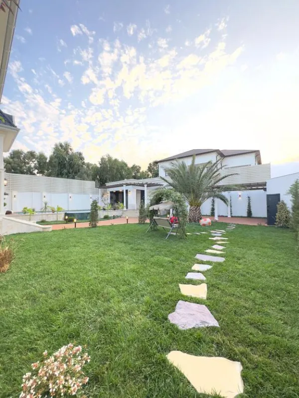 Satılır 6 otaqlı həyət evi 350 m²