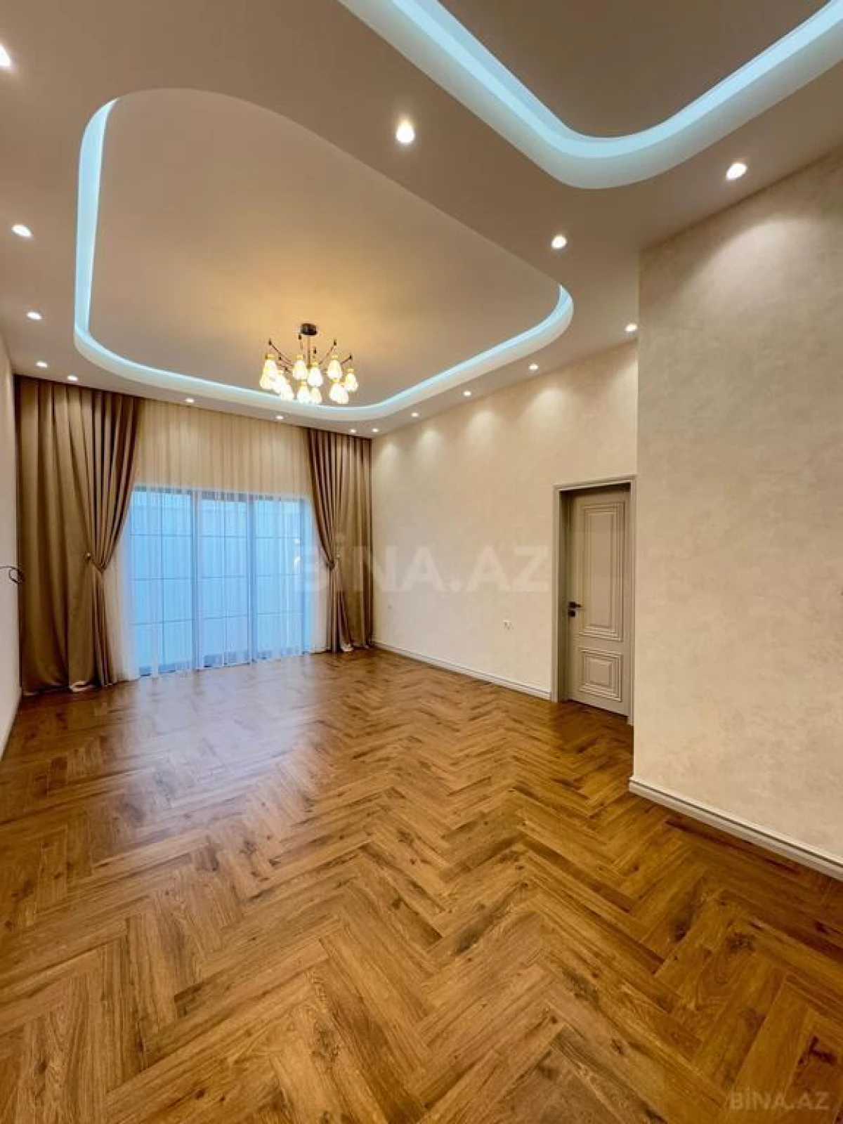 Satılır 6 otaqlı həyət evi 350 m²