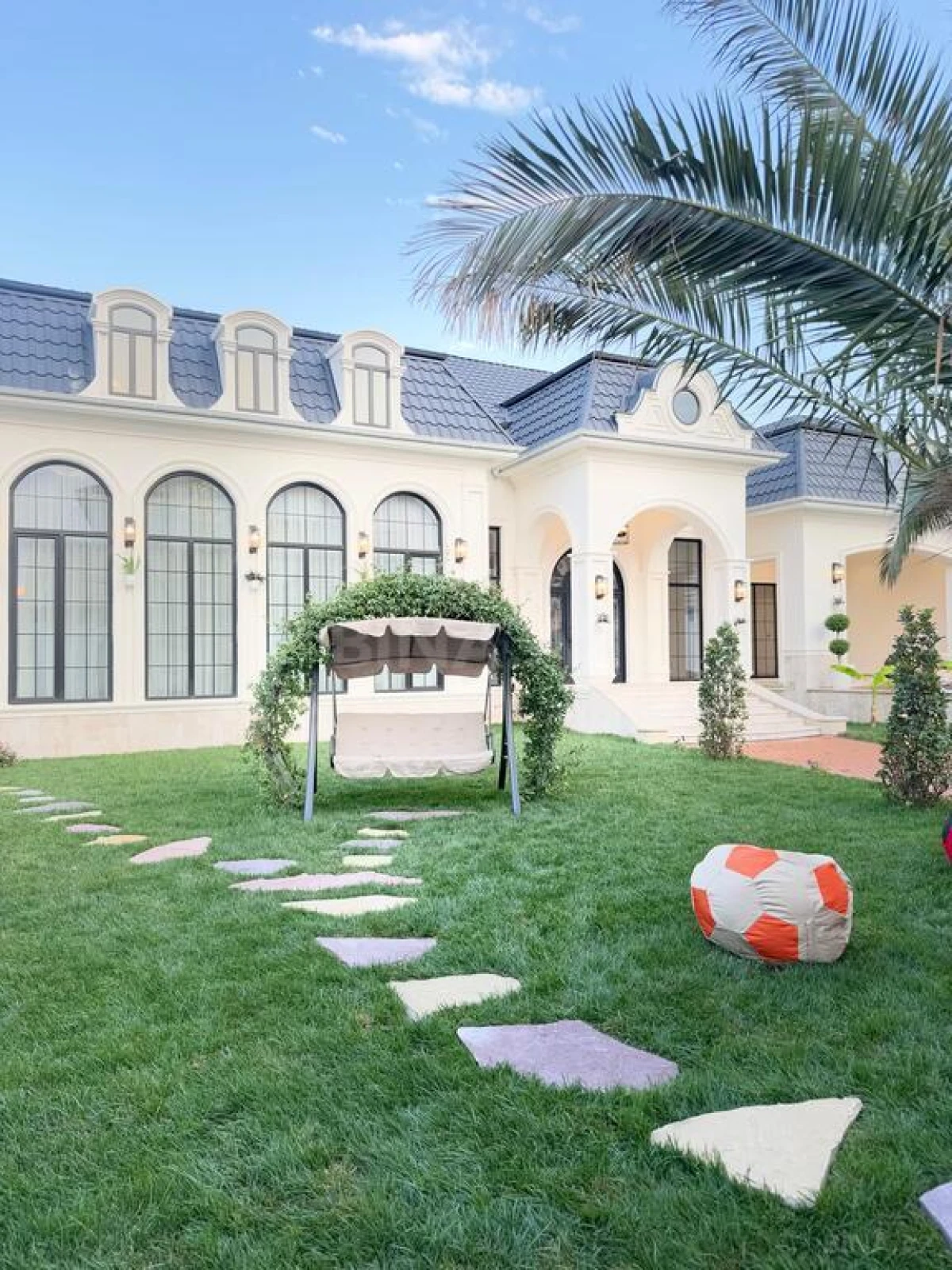 Satılır 6 otaqlı həyət evi 350 m²