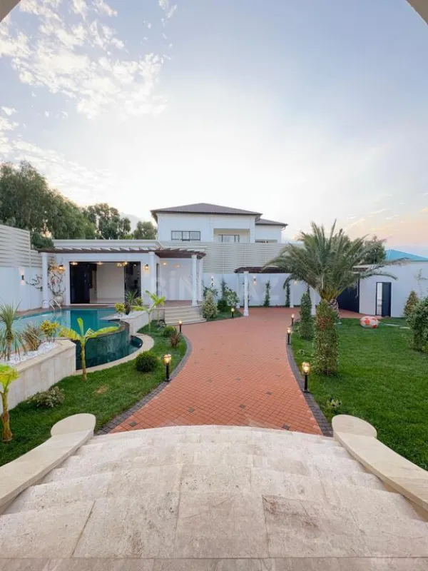 Satılır 6 otaqlı həyət evi 350 m²