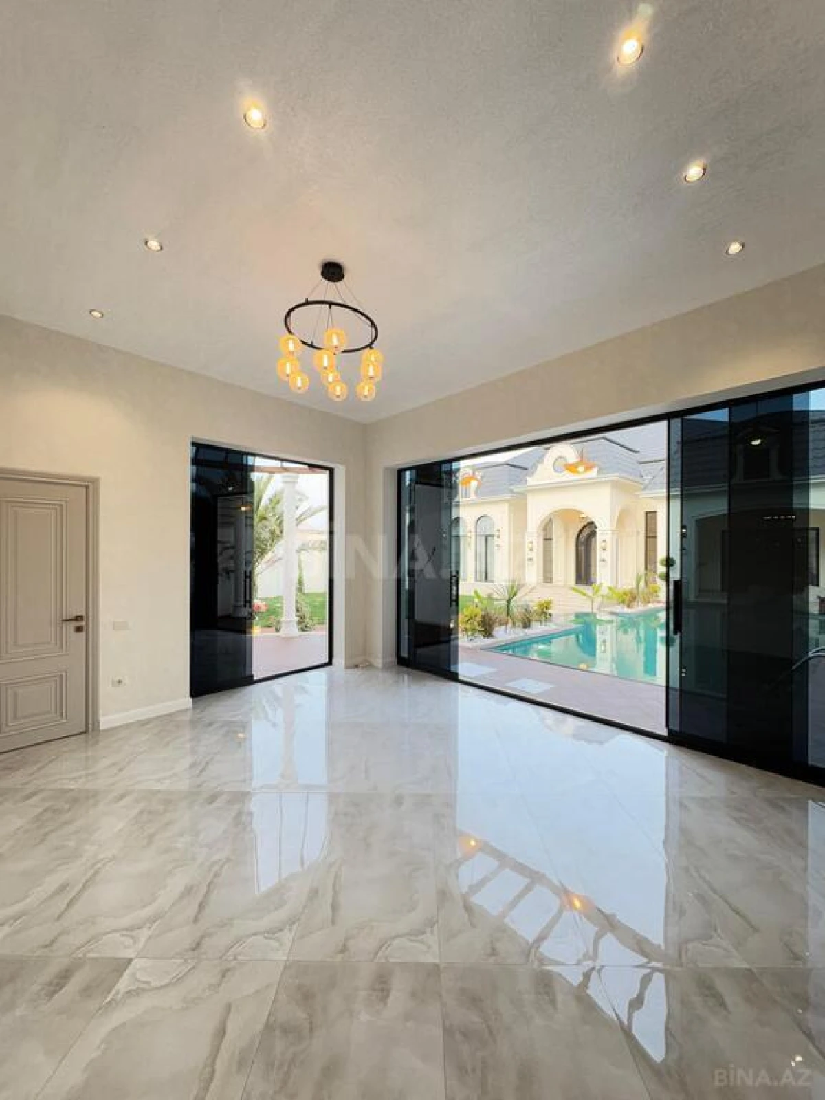 Satılır 6 otaqlı həyət evi 350 m²