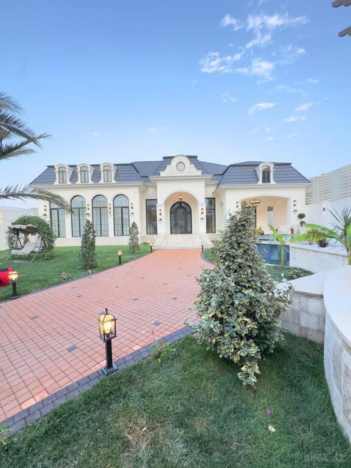 Satılır 6 otaqlı həyət evi 350 m²