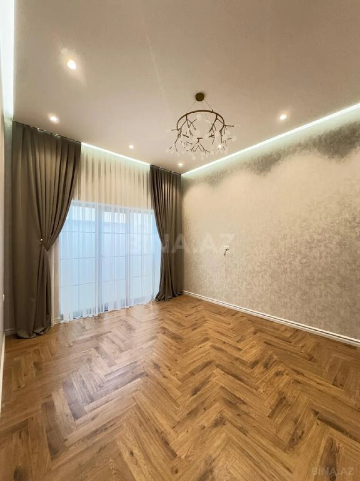 Satılır 6 otaqlı həyət evi 350 m²