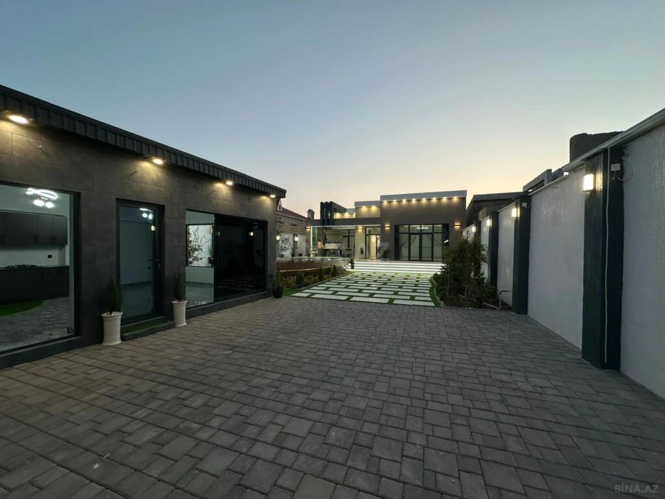 Satılır 4 otaqlı həyət evi 230 m²