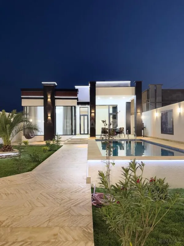 Satılır 4 otaqlı həyət evi 180 m²