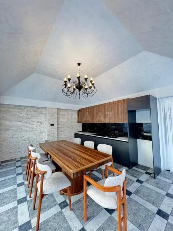 Satılır 5 otaqlı həyət evi 280 m²