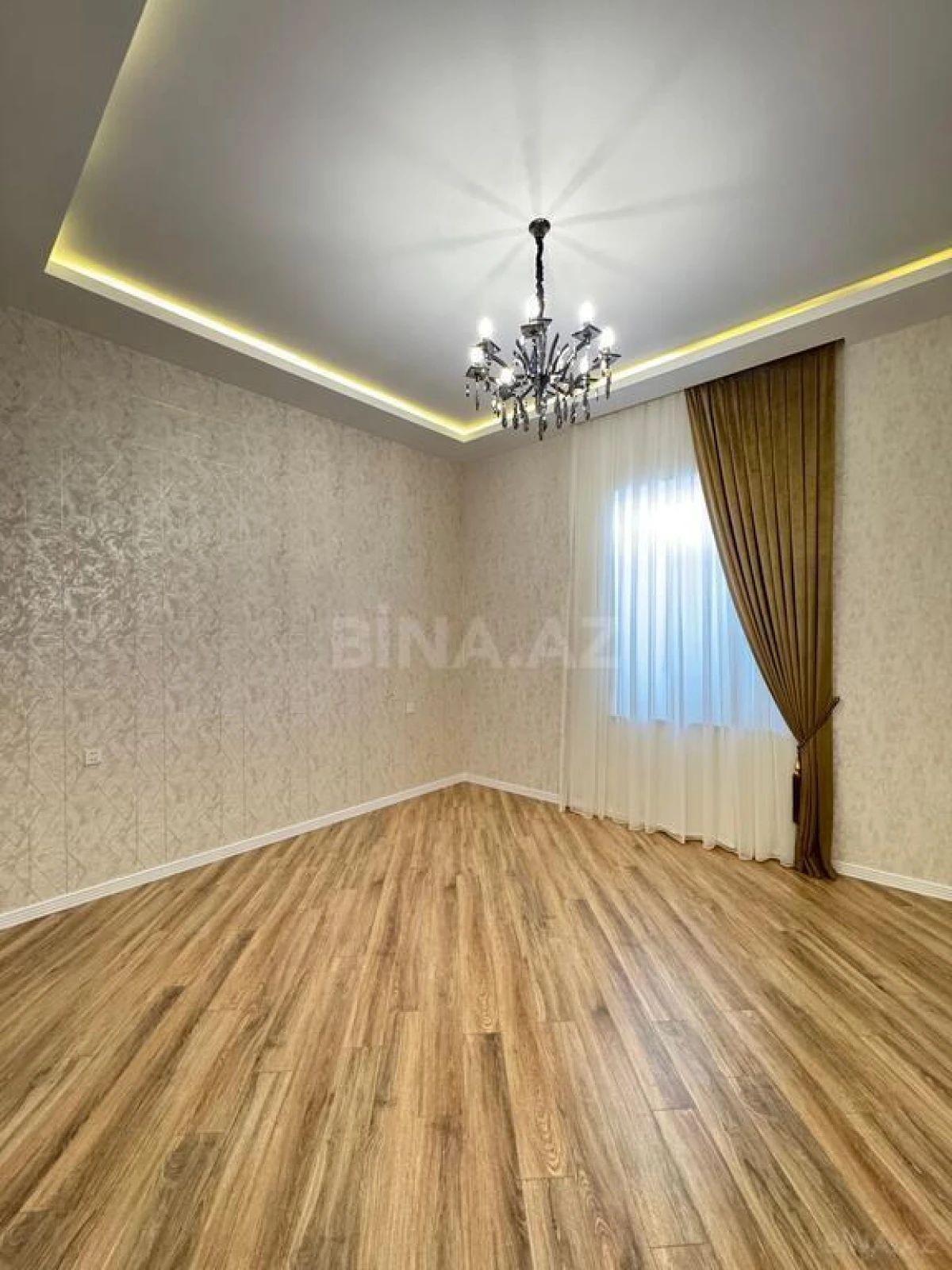 Satılır 5 otaqlı həyət evi 280 m²
