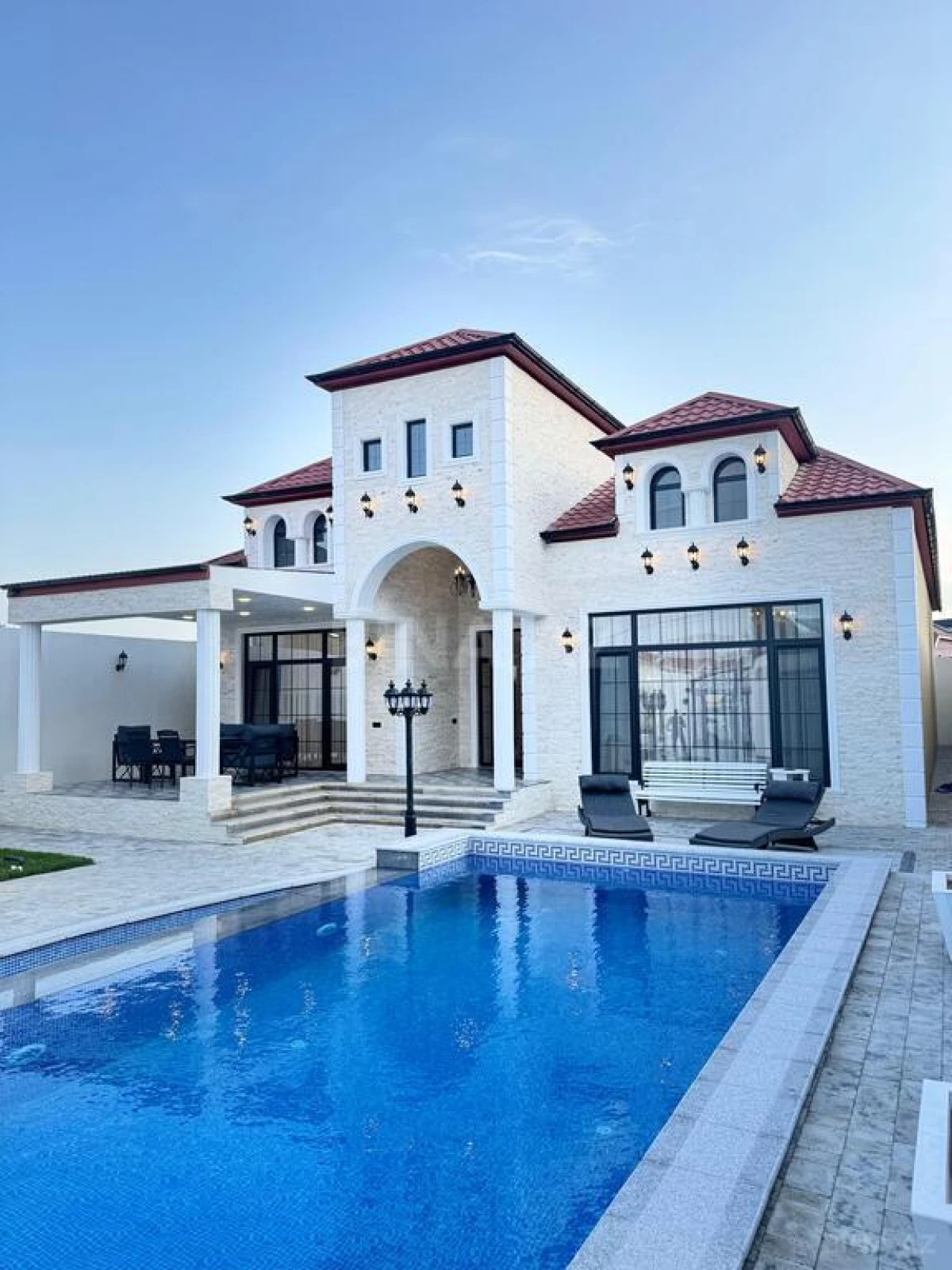 Satılır 5 otaqlı həyət evi 280 m²