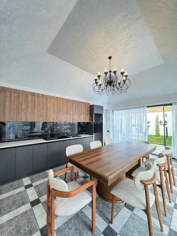 Satılır 5 otaqlı həyət evi 280 m²