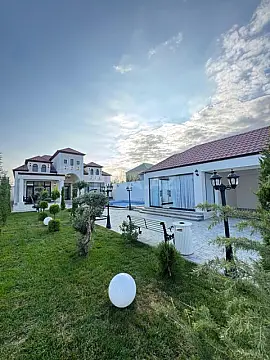 Satılır 5 otaqlı həyət evi 280 m²