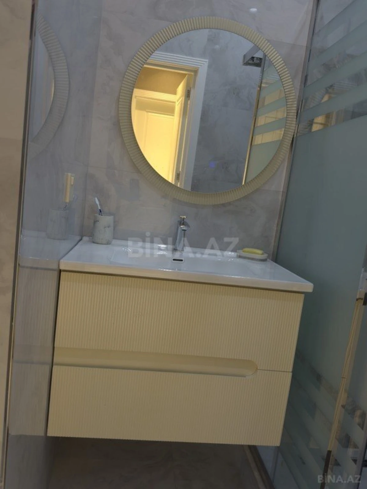 Kirayə verilir 2 otaqlı mənzil 65 m²