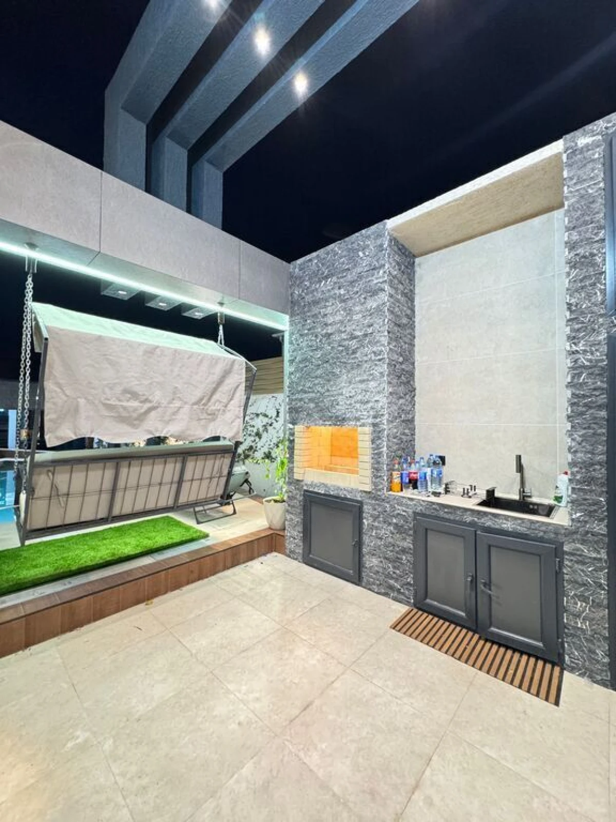 Satılır 5 otaqlı həyət evi 240 m²