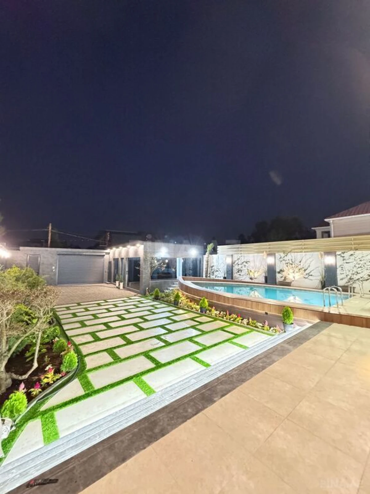 Satılır 5 otaqlı həyət evi 240 m²