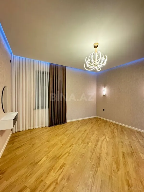 Satılır 5 otaqlı həyət evi 240 m²