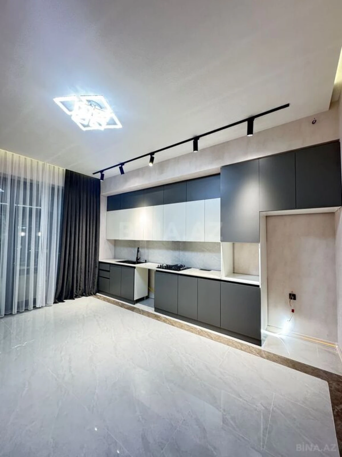 Satılır 5 otaqlı həyət evi 240 m²