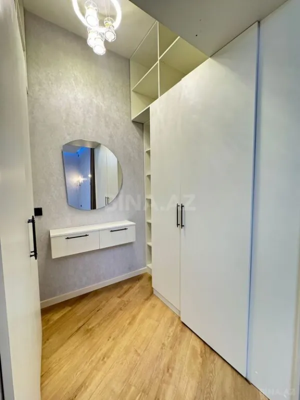 Satılır 5 otaqlı həyət evi 240 m²