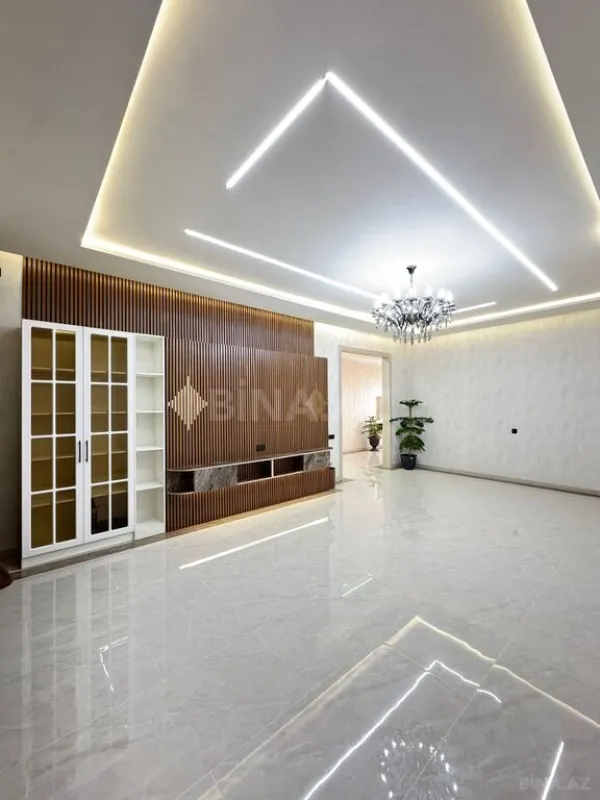 Satılır 5 otaqlı həyət evi 240 m²