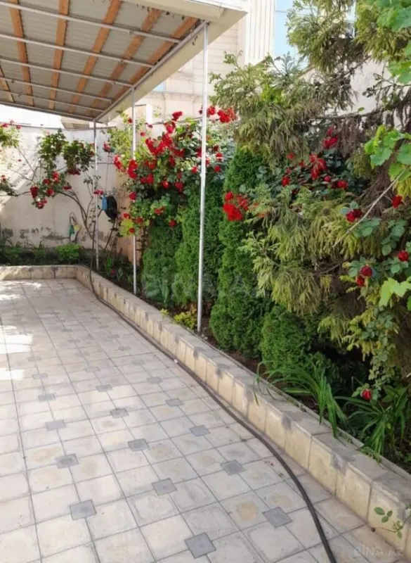 Satılır 5 otaqlı həyət evi 100 m²