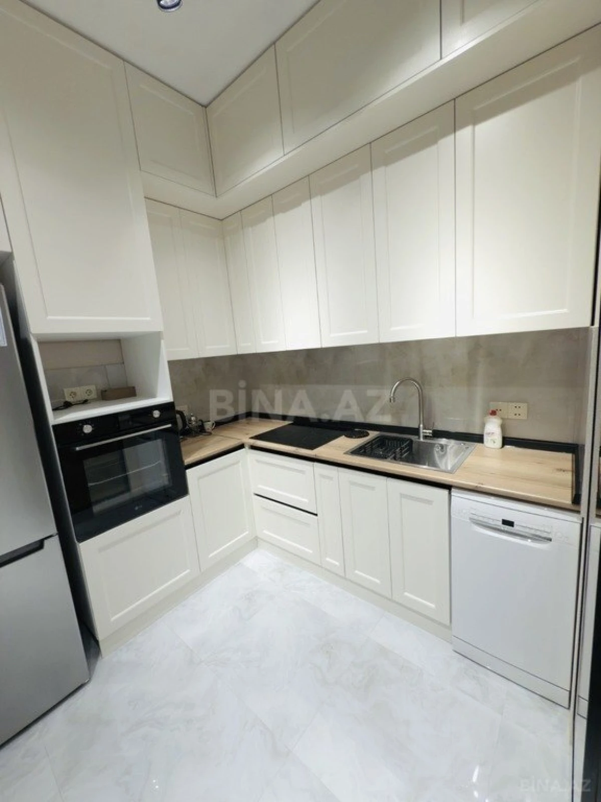 Kirayə verilir 2 otaqlı mənzil 65 m²