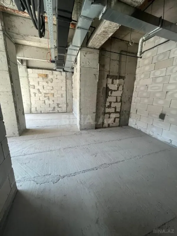 Satılır 4 otaqlı mənzil 377 m²