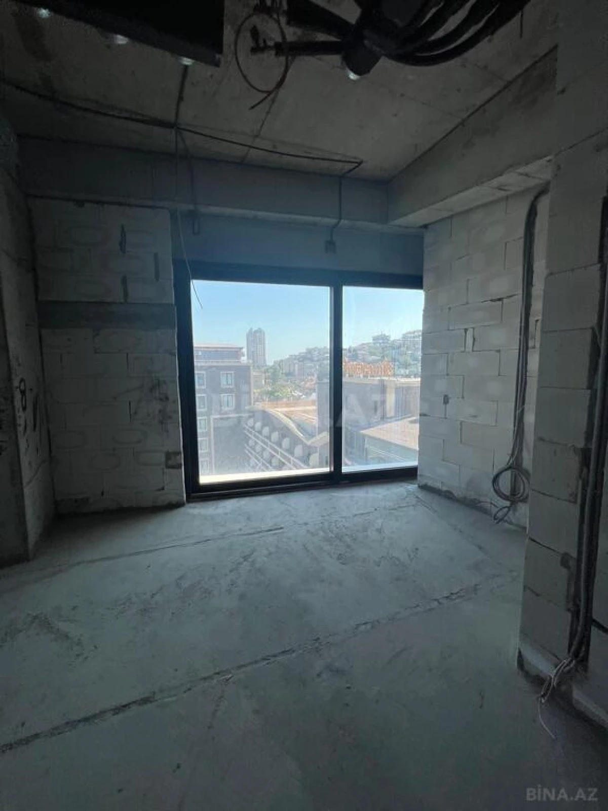 Satılır 4 otaqlı mənzil 377 m²