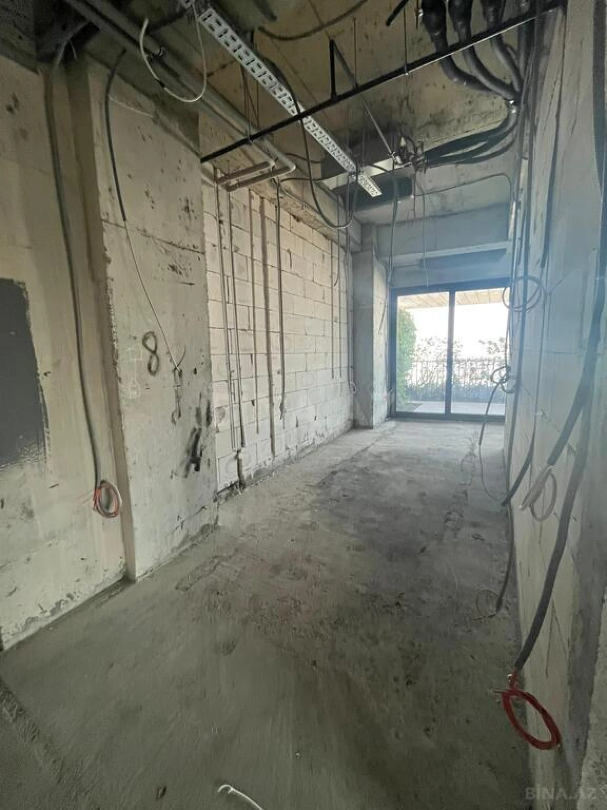 Satılır 4 otaqlı mənzil 377 m²