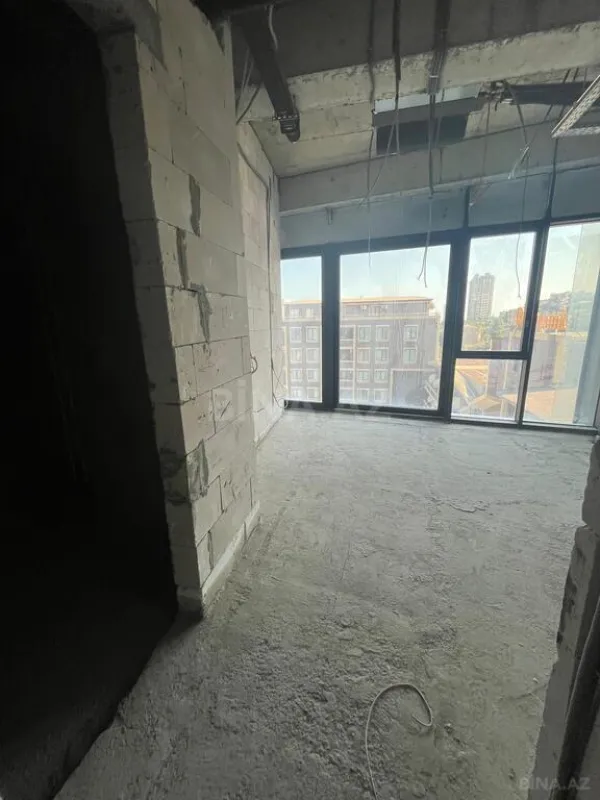 Satılır 4 otaqlı mənzil 377 m²