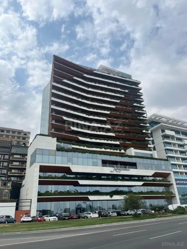 Satılır 4 otaqlı mənzil 377 m²
