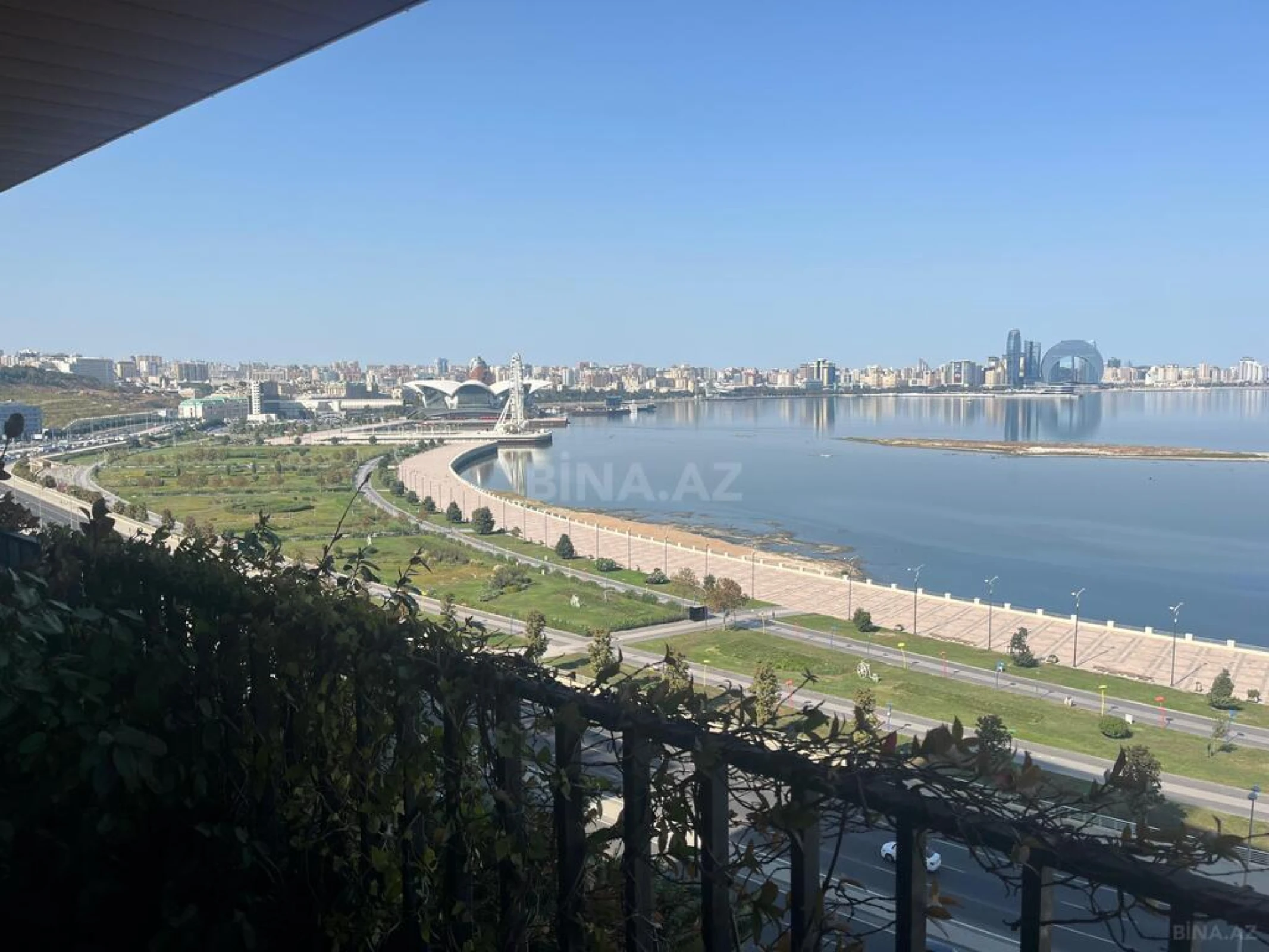 Satılır 4 otaqlı mənzil 377 m²
