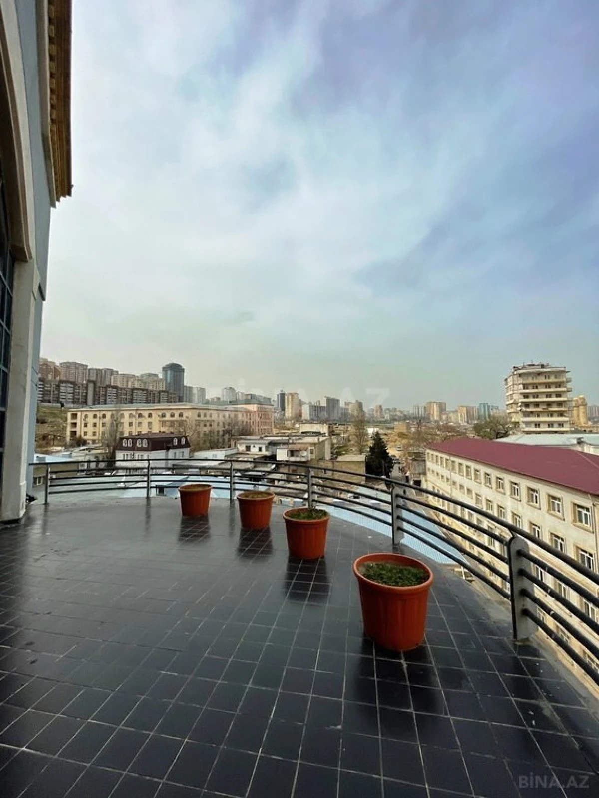 Kirayə verilir 20 otaqlı ofis 2000 m²