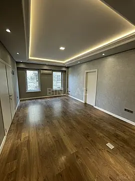 Kirayə verilir 20 otaqlı ofis 2000 m²