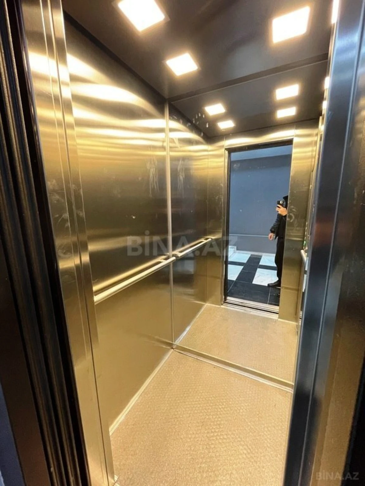 Kirayə verilir 20 otaqlı ofis 2000 m²