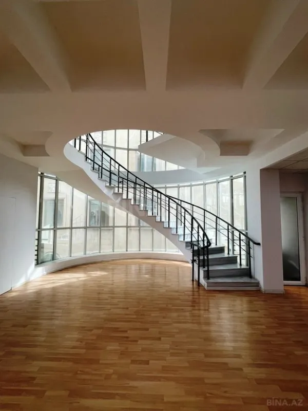 Kirayə verilir 20 otaqlı ofis 2000 m²