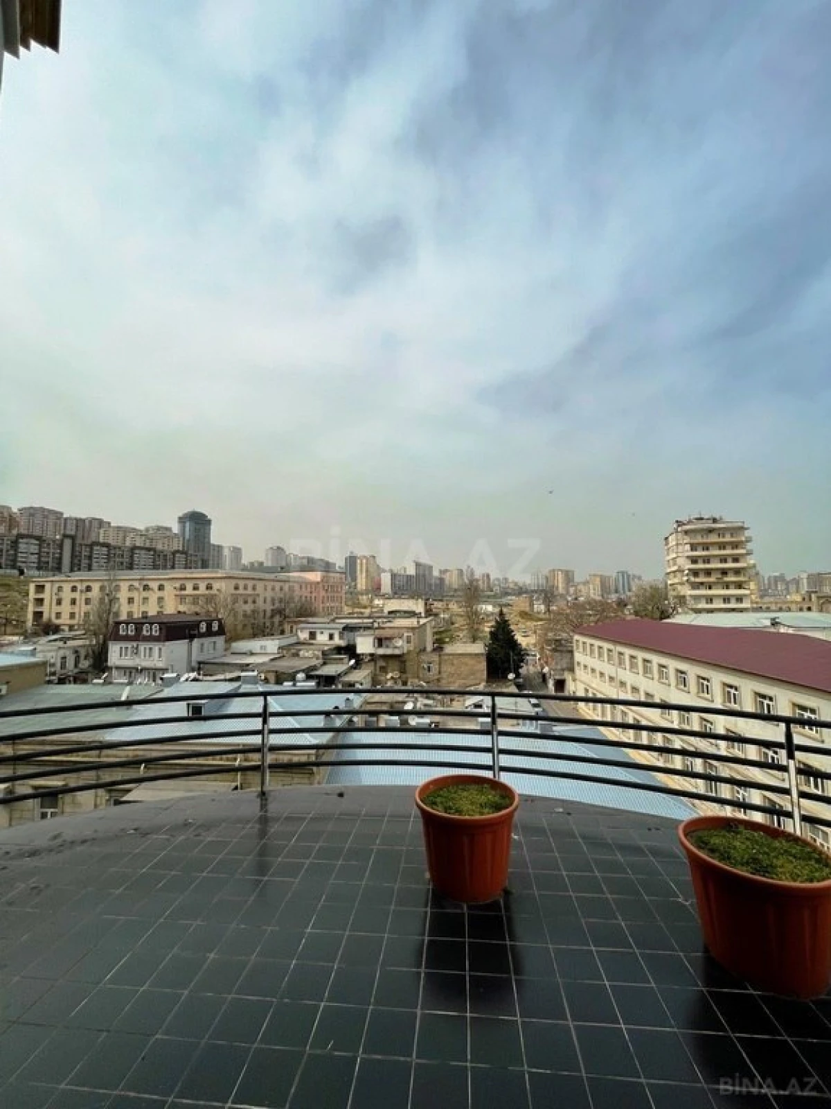 Kirayə verilir 20 otaqlı ofis 2000 m²