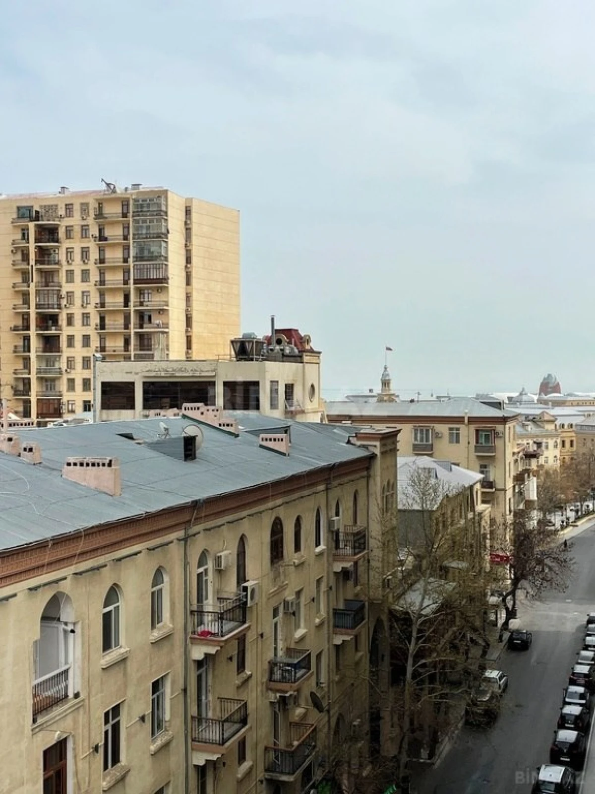 Kirayə verilir 20 otaqlı ofis 2000 m²