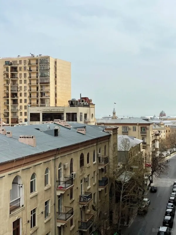 Kirayə verilir 20 otaqlı ofis 2000 m²