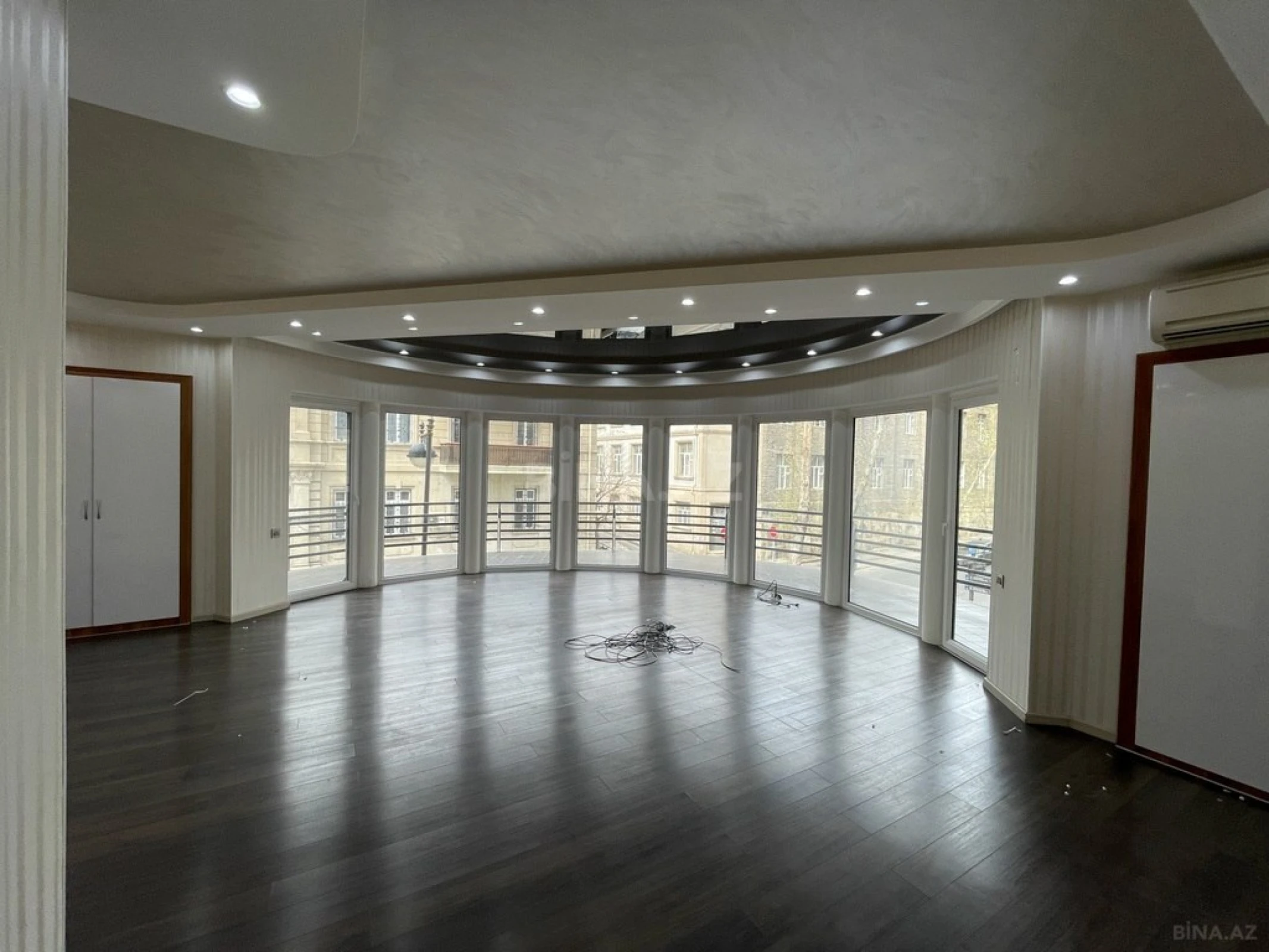 Kirayə verilir 20 otaqlı ofis 2000 m²